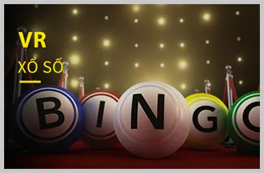 Bàn Poker với chip cá cược và các lá bài